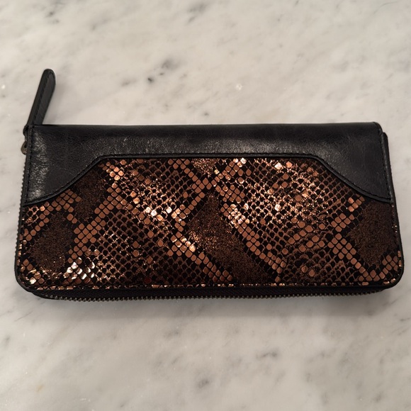 Frye leather rose gold snakeskin motif brand new without tags zip around wallet - Picture 2 of 3